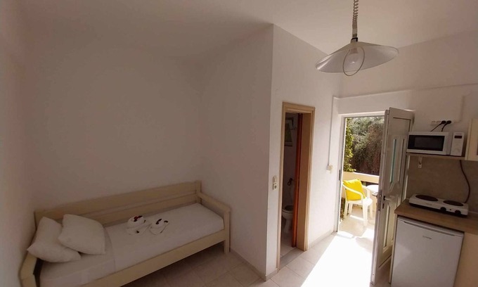 Agia Apartamento | Litinas Apt with pool & balcony with garden view