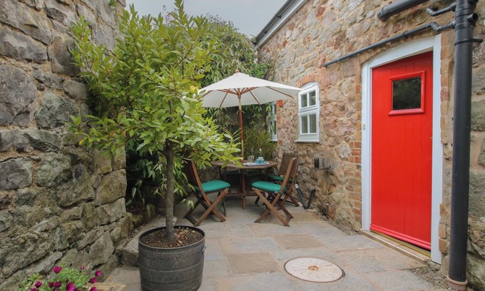 Trefonen Cabaña | LITTLE BARN, pet friendly, character holiday cottage in Trefonen
