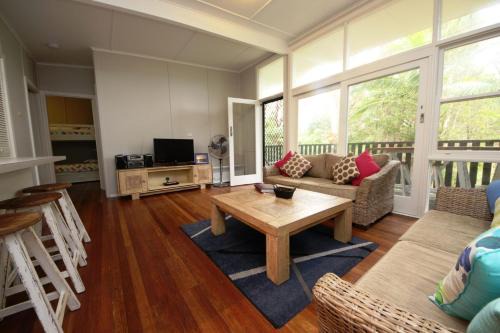 Arakoon Casa | Little Bay Cottage 8 East St Arakoon -No Sheets or Towels Provided