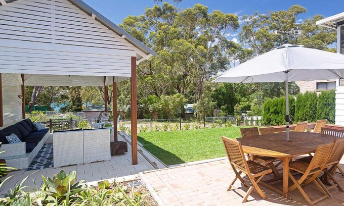 Nelson Bay Casa | Little Beach House Little Beach with air con WiFi and boat parking