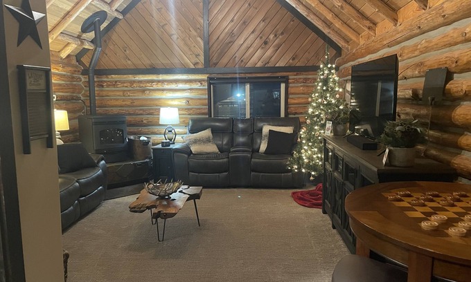 Post Falls Cabina | Little Cabin in the Woods + Disk - Frisbee Golf