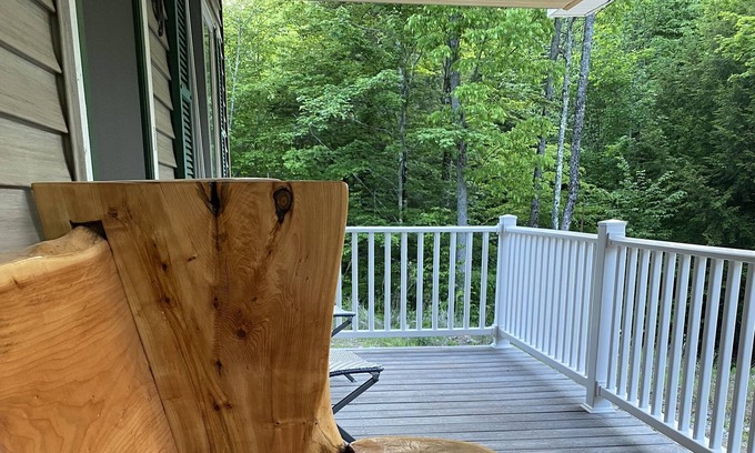 Colton Cabina | Little Cabin in the Woods is a sweet get away.