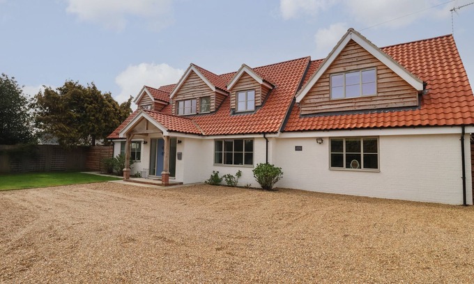 Walberswick Cabaña | LITTLE CHAPTER, pet friendly, luxury holiday cottage in Walberswick