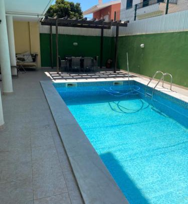Linda-a-Pastora Casa | Little double room in a House with pool near the beach