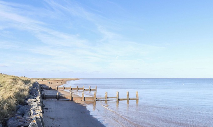 Grimsby Cabaña | Little Eden by the Sea
