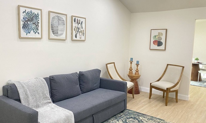 Sacramento Casa | Little Europe bright and glamorous house close to food coffee shop and groceries