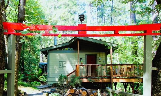 Middletown Cabina | Little Falling Water - Mid-Mod Masterpiece
