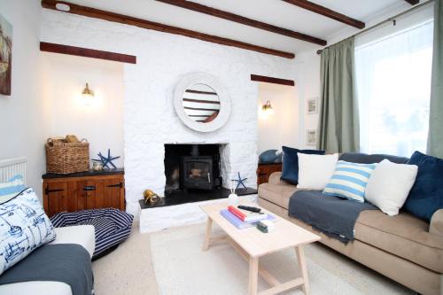 Mumbles Casa | Little Gem in the Mumbles! Fishermans Cottage with Log Burner, Dog friendly and Welcome Breakfast Hamper!