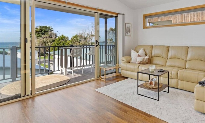 Apollo Bay Cabina | Little Gem - set in a popular caravan park