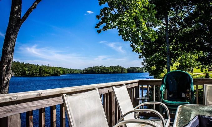 Newcastle Cabaña | Little Gray Cottage On The Lake