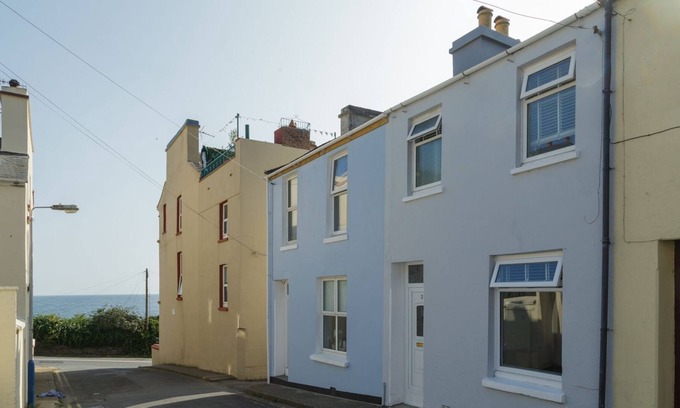 Douglas Cabaña | Little Haven - a holiday cottage that sleeps 4 guests in 2 bedrooms