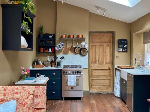 Frome Casa | Little Hideaway - Central Frome