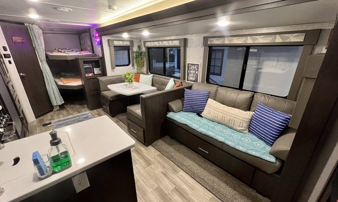 Oxnard Casa | Little home on wheels! RV with free parking on premises