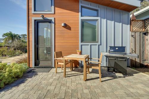 El Granada Apartamento | Little House By the Sea Steps to Surfers Beach!