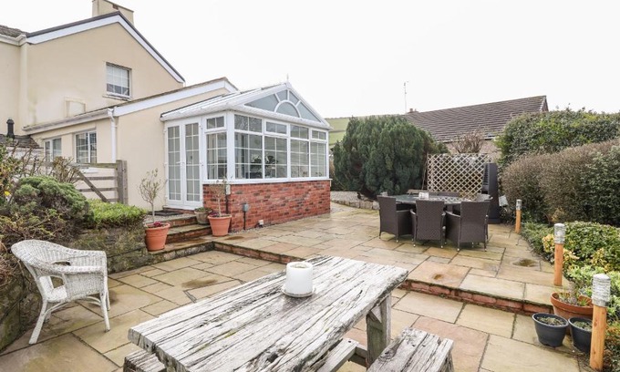 Betws yn Rhos Casa | Little House Ty Newydd