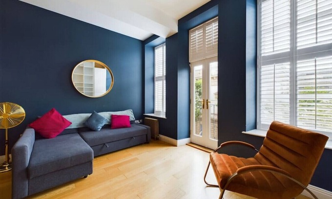 Cathedral Quarter Condominio | Little Italy Apt- Stylish 1-Bed Apt in Belfast City Centre – Sleeps 4 | Cathedral Quarter Location