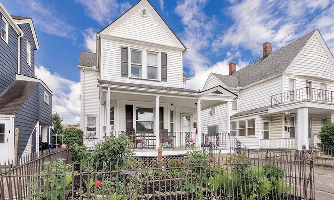 Little Italy Casa | Little Italy! Close to Cleveland Clinic, University Hospital & University Circle