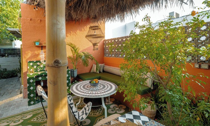 Jumeirah Apartamento | Little Jaipur Jumeirah Garden Guestroom walking distance to the beach