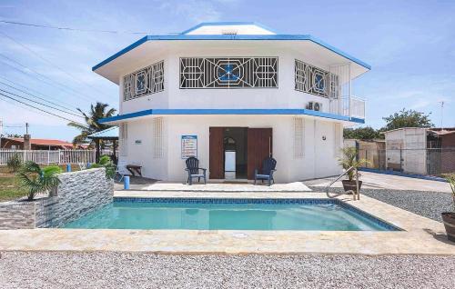 El Combate Casa | Little Lighthouse - El Farito