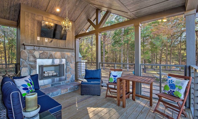 Winnsboro Casa | ¡NUEVO! Woodland Hideaway on Pasture w / Fishing Pond!