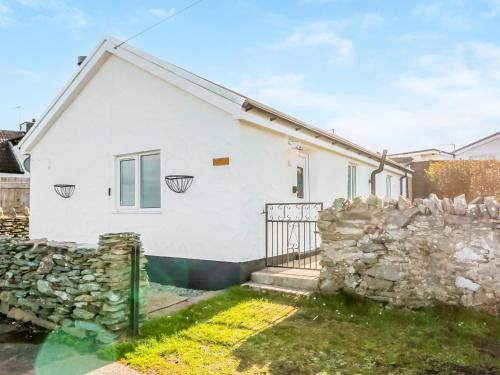 Caergeiliog Casa | Little Netherleigh