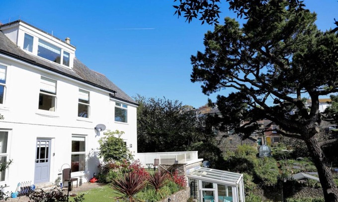 Stoke Fleming Casa | Little Oasis with Sea Views