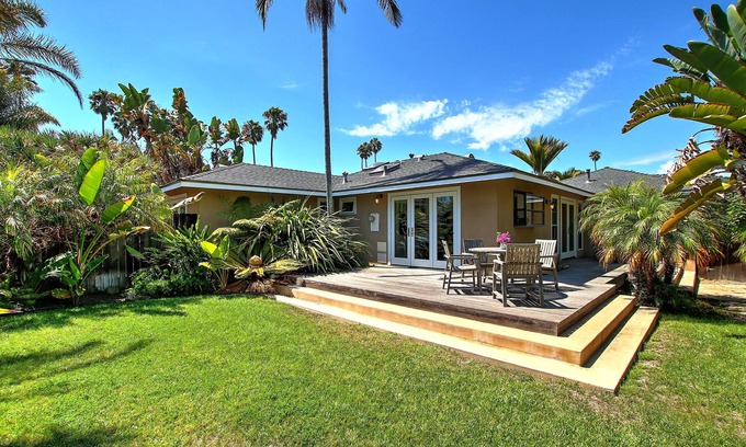 East Mesa Casa | Little Palm Cottage - Steps from Shoreline Park, walk to beach, live like a local