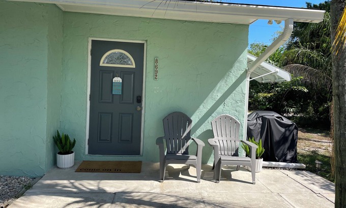 Hobe Sound Casa | Little Palm Villa retreat less than a mile from the beach!