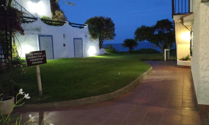 El Francas Apartamento | Little Paradise . Apartment in front of the sea