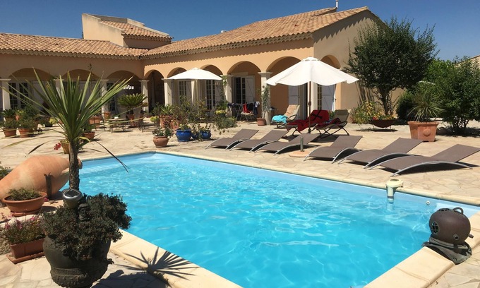 Arles Apartamento | Pequeño paraíso cerca de Arles, en Provenza, gran terraza y piscina