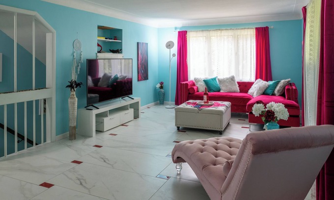 University Heights Casa | Little Paris 5 BR entire house - University Heights