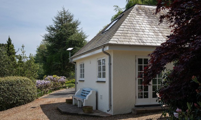 Salcombe Cabaña | Little Pebble - a house that sleeps 2 guests in 1 bedroom
