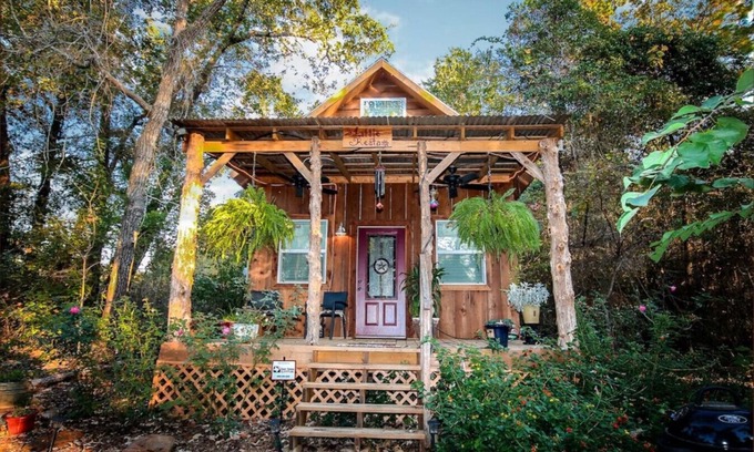 Flint Cabina | Little Reata at Lake Cabin Escapes w/ firepit