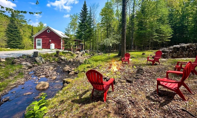 Athol Cabina | Little Red Cabin by the Brook- 5m to Waterfall