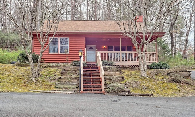 Clayton Cabina | Pequeña casa roja. Una cabaña encantadora en Clayton, Ga