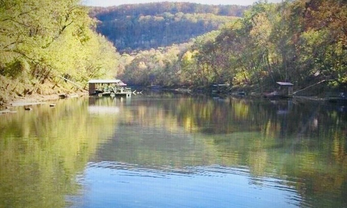 Heber Springs Casa | PEQUEÑO RETIRO DEL RÍO ROJO; DOCK PRIVADO EN BARCO en 2. 5 ACRES-Wildflower / Heber Spring