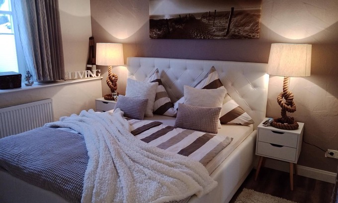 Pronsfeld Apartamento | Little reverie Frango Eifel / castle rear Whirlpool / sauna house / massage chair