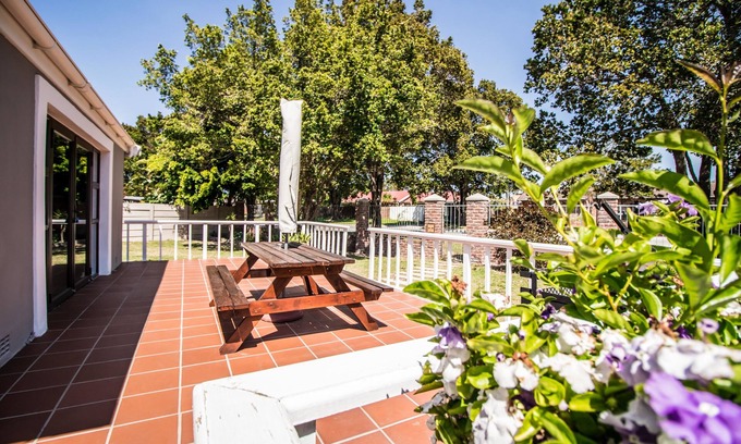 Port Elizabeth Casa | Little Rose Guesthouse & Self-Catering