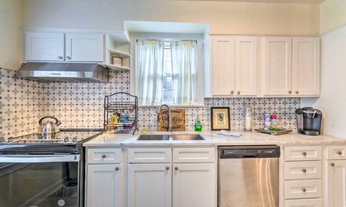 Midtown Cabaña | Little Rock Home ~ 5 Mi to Downtown!