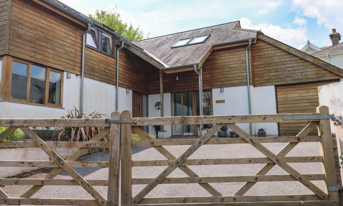 Totnes Cabaña | LITTLE RONDEVAL, pet friendly, character holiday cottage in Totnes