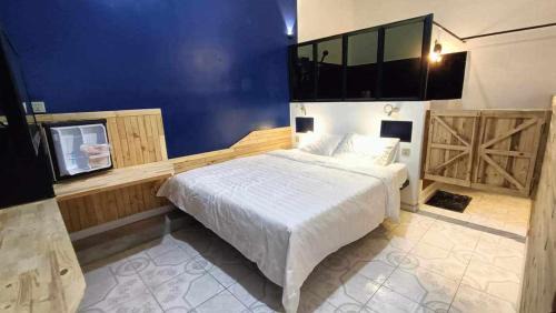 Daun Penh Casa | Little Susie Double Room