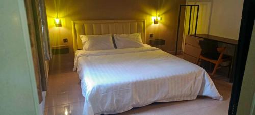Daun Penh Casa | Little Susie Double Room 2
