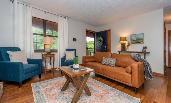 Eagleton Village Casa | Little Tennessee Mountain House | Near UT | 2 acre Farmhouse | Firepit | Townsend & National Park