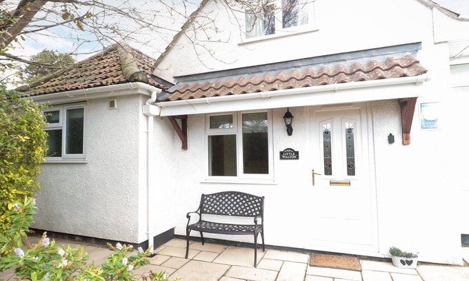 Burnham-on-Sea Cabaña | LITTLE WALTON, family friendly, with a garden in Burnham-On-Sea