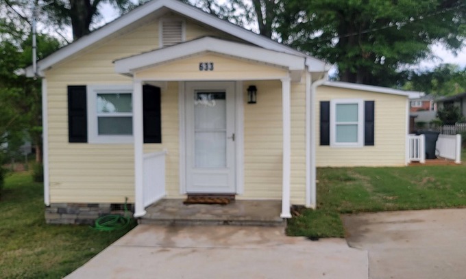 Drayton Cabaña | Little Yellow House