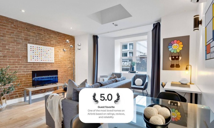 Downtown Montreal Apartamento | Liv MTL* 55% Off * Downtown 401 Luxurious 2BR Oasis | Relaxed Getaway + Spacious + Office + Pets Stay Free!