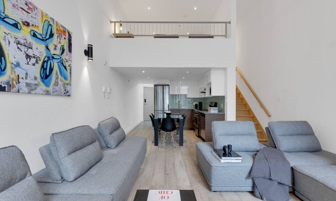 Downtown Montreal Apartamento | Liv MTL* 55% Off * Downtown 403 Luxurious Duplex | Relaxed Getaway + Spacious High ceiling + Office + Pets Stay Free!