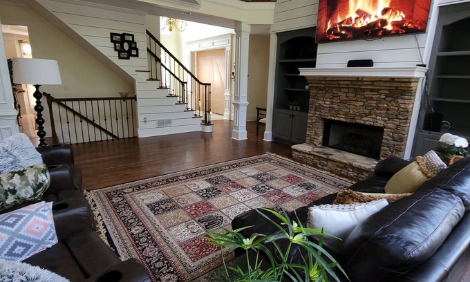 Suwanee Casa | Live in a mansion near the city, offering a resort-style setup.