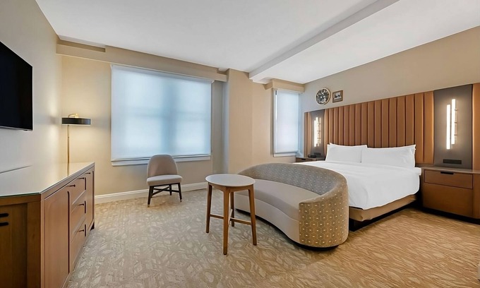 Downtown Tampa Hotel | Live in Luxury: Discover Downtown Tampa! 3 Rooms