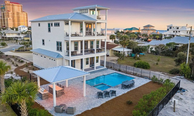 Gulf Pines Casa | Vacaciones a Estrenar en la Playa de Miramar con Vistas al Golfo, Piscina Privada y Comodidades
